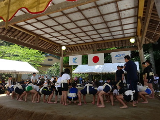 浜坂中学校相撲部員による　相撲教室