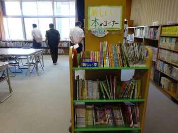 図書室の環境が大きく変わりました。学校図書館司書と図書ボランティアのみなさまのおかげです。