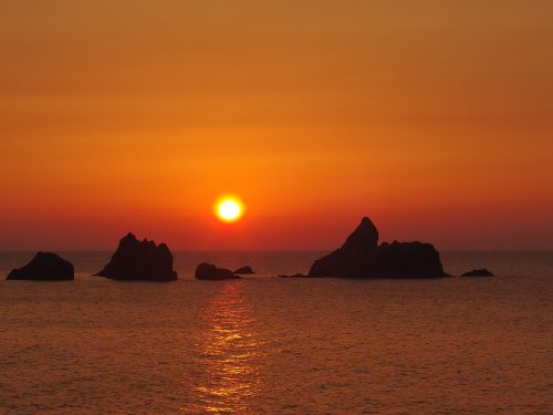 穴見海岸夕日