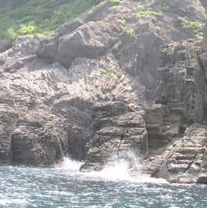 クジャク岩