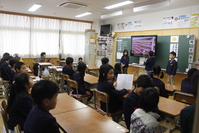 温泉小学校　３年「お店の工夫　ミッケ!」　