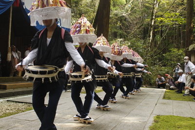 伝統はつながった「久谷ざんざか踊り」　