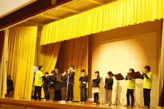 地域のオカリナグループ　Loveグースのみなさまとの演奏　(浜坂南小学校)