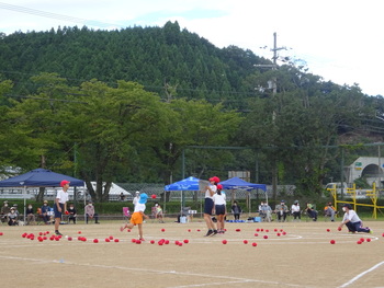 東小学校　「園児と児童のパワー!」