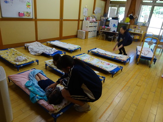 ゆめつこ認定　お昼寝時間が終わり　「起きてね」と声かけします