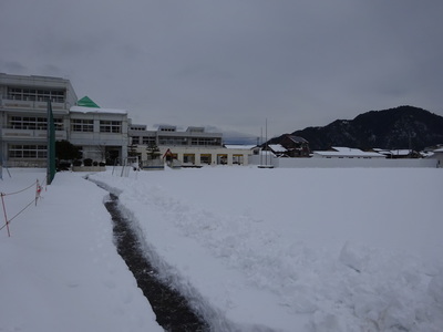 雪の校庭