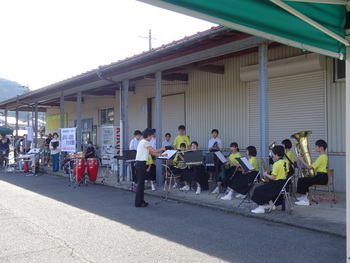 浜坂中学校　吹奏楽部による演奏