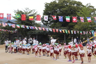 5歳児がプラカードを持って入場　全園児が揃いました