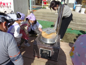 「ご飯が炊けたよ　ご飯の匂いだ」