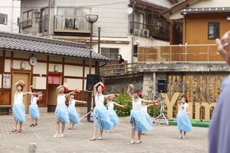 フラダンス「プルメリア」会場にあたたかな空気が流れました。