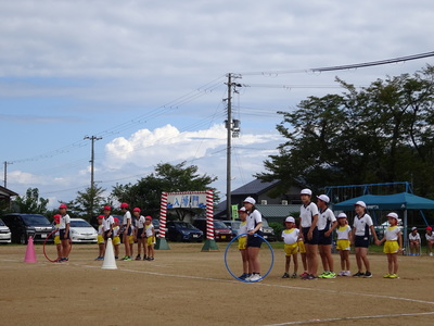 浜坂西小学校　5・5交流　5年生と園児との交流