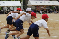 温泉小学校　3、4年生　80ｍ走