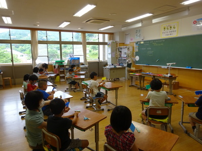 温泉小　１年　七夕かざり