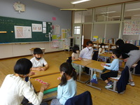 サイコロで数の学び　楽しそうです。（照来小）