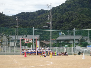 北小学校　全員リレー　低学年