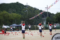 赤組の勝利でバンザイ　