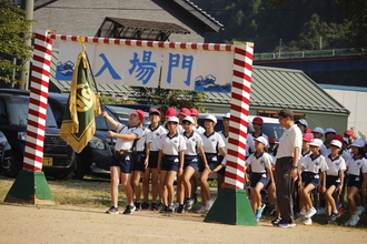 浜坂西小学校　入場行進