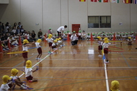 ５歳児の運動遊び　フラフープ