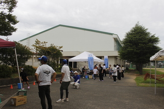 浜高×町子連＝豊かなつながり(浜坂高校文化祭)　ストラックアウトに小学生参加