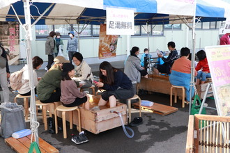 　　　　　　湯村温泉出張足湯コーナー