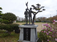 浜坂南小学校のみなさんへ　ひたみちっ子の像です。早く登校できる日が訪れますようにと願います。