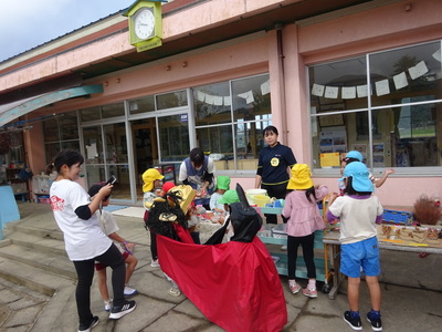 浜坂認定こども園　麒麟獅子舞いが大好き　ケーキ屋さんにやって来ました。