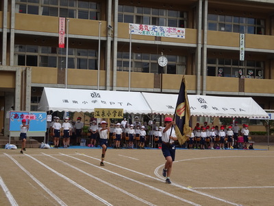 温泉小学校　入場行進