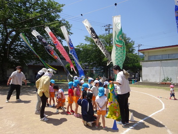 大庭認定こども園　リレーの練習