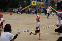 4歳児　手を挙げてゴール　