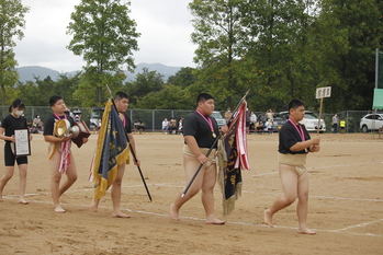 部活行進　全国大会出場を果たした相撲部